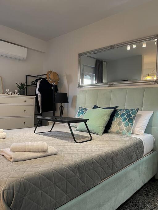 Chic Apt Near Acropolis - Avdi Square アテネ エクステリア 写真