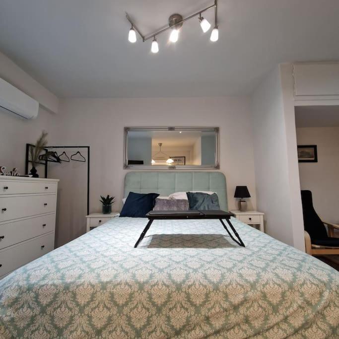 Chic Apt Near Acropolis - Avdi Square アテネ エクステリア 写真