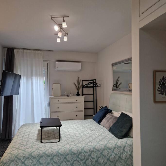 Chic Apt Near Acropolis - Avdi Square アテネ エクステリア 写真