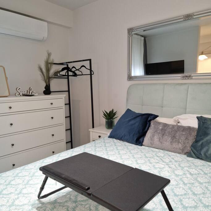 Chic Apt Near Acropolis - Avdi Square アテネ エクステリア 写真