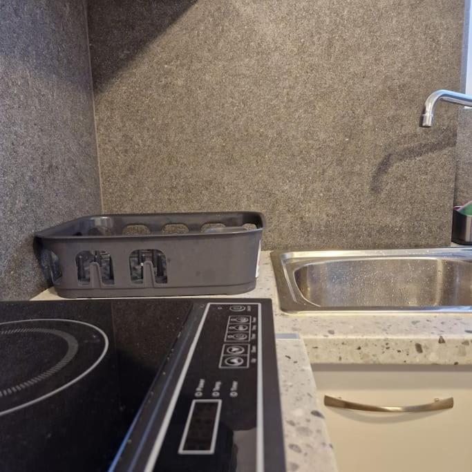 Chic Apt Near Acropolis - Avdi Square アテネ エクステリア 写真