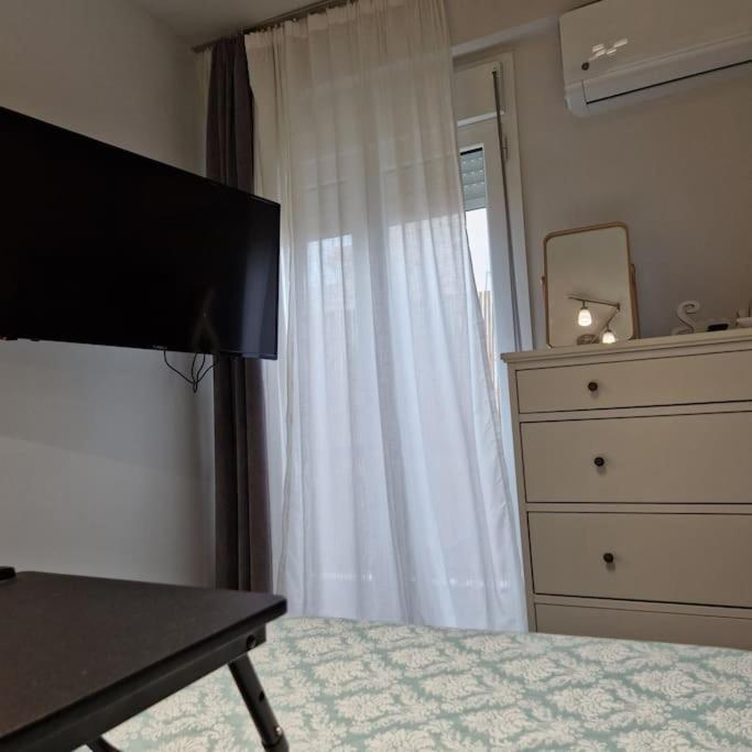 Chic Apt Near Acropolis - Avdi Square アテネ エクステリア 写真